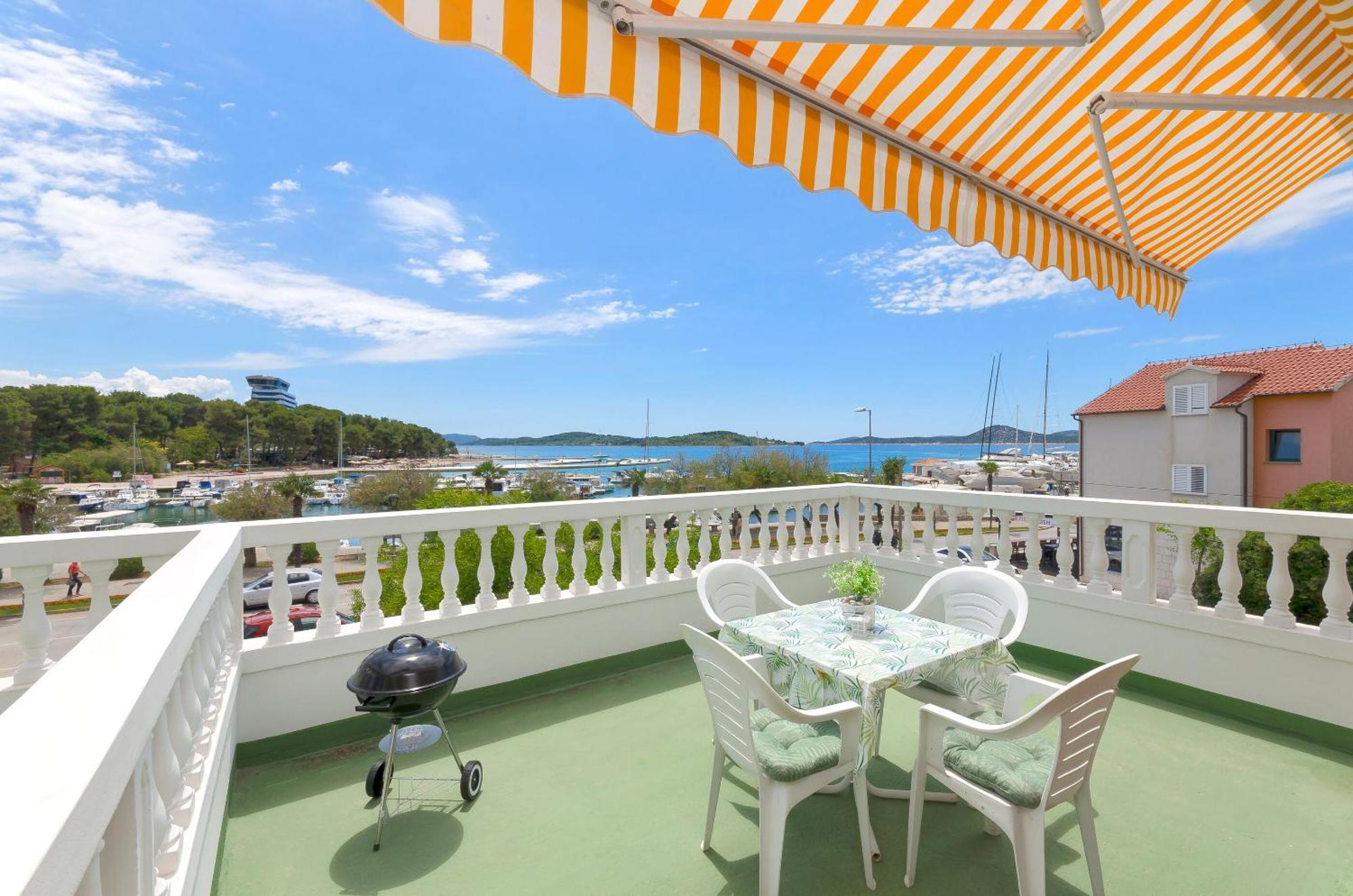 Apartment And Rooms Artina Vodice Ngoại thất bức ảnh