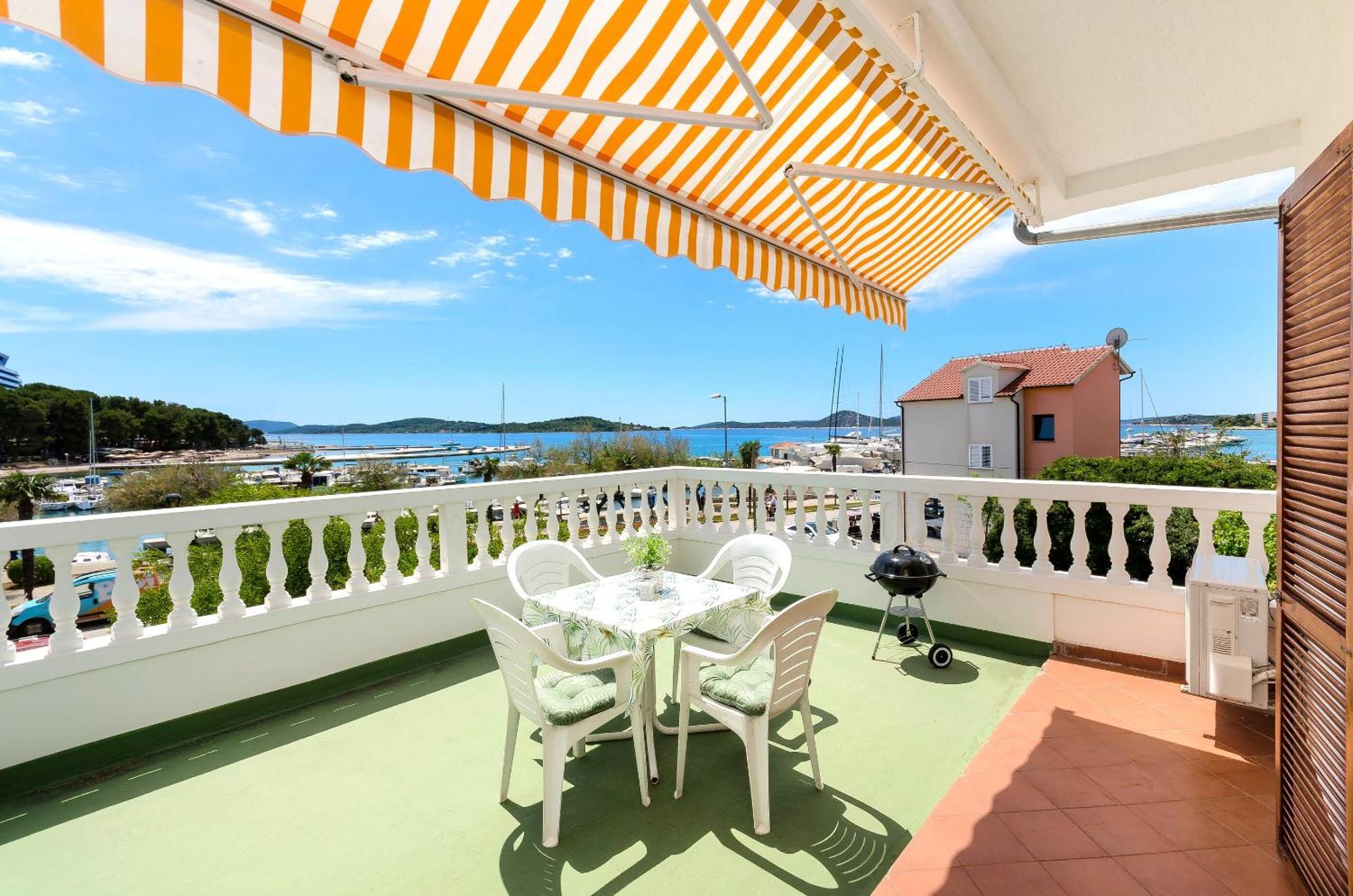 Apartment And Rooms Artina Vodice Ngoại thất bức ảnh