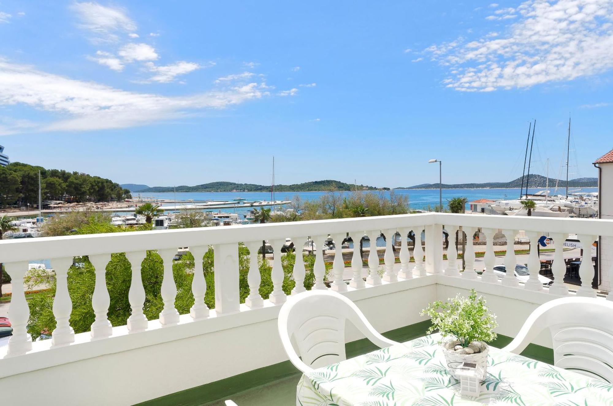 Apartment And Rooms Artina Vodice Ngoại thất bức ảnh