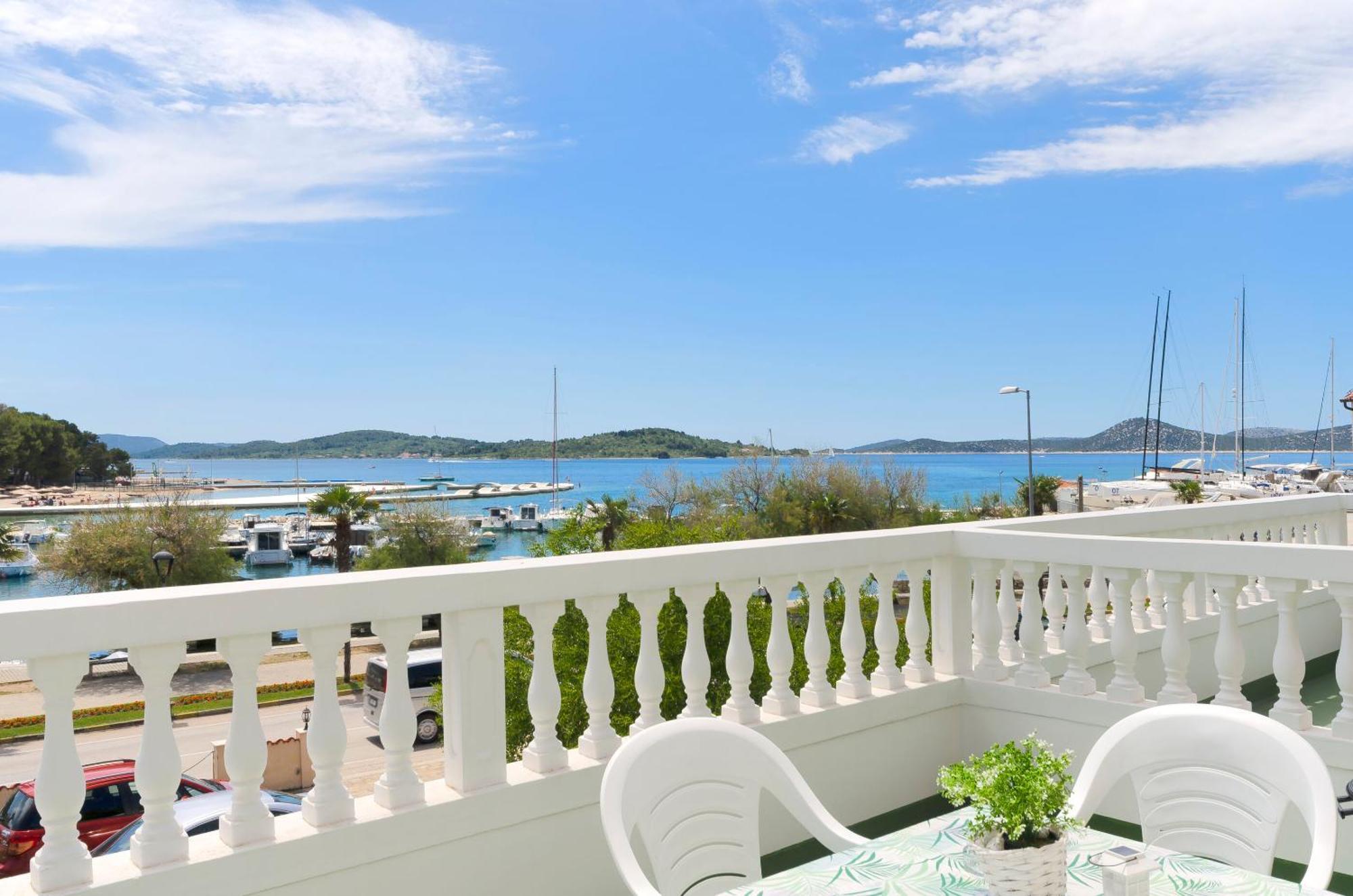 Apartment And Rooms Artina Vodice Ngoại thất bức ảnh