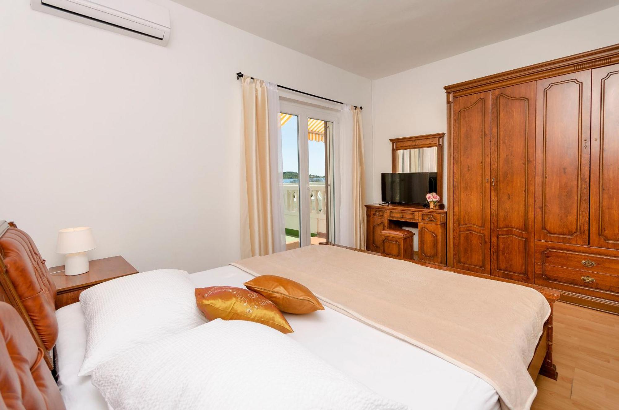 Apartment And Rooms Artina Vodice Ngoại thất bức ảnh