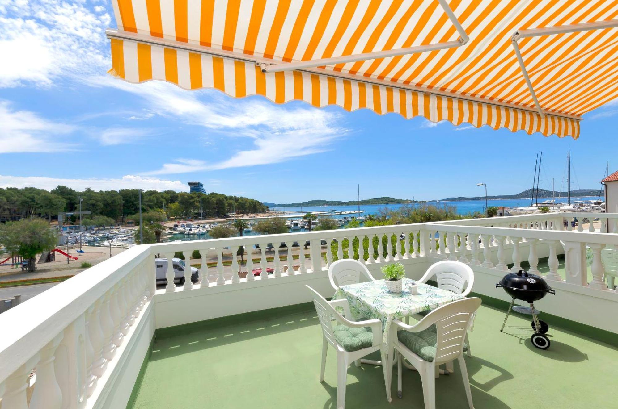 Apartment And Rooms Artina Vodice Ngoại thất bức ảnh