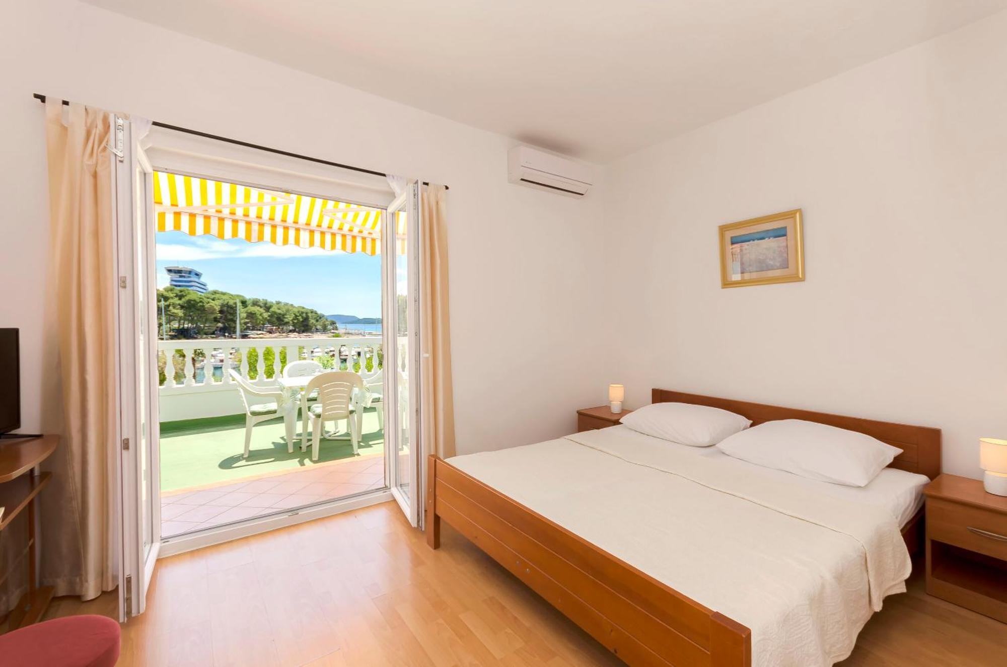 Apartment And Rooms Artina Vodice Ngoại thất bức ảnh