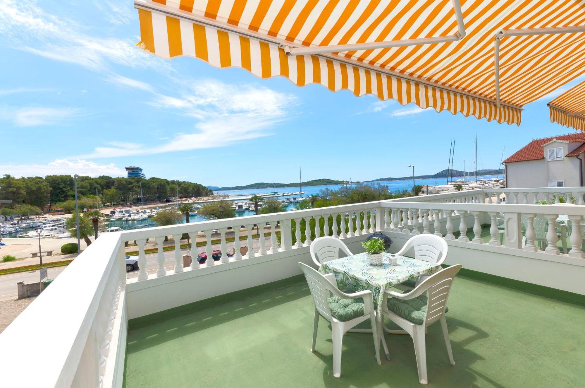 Apartment And Rooms Artina Vodice Ngoại thất bức ảnh